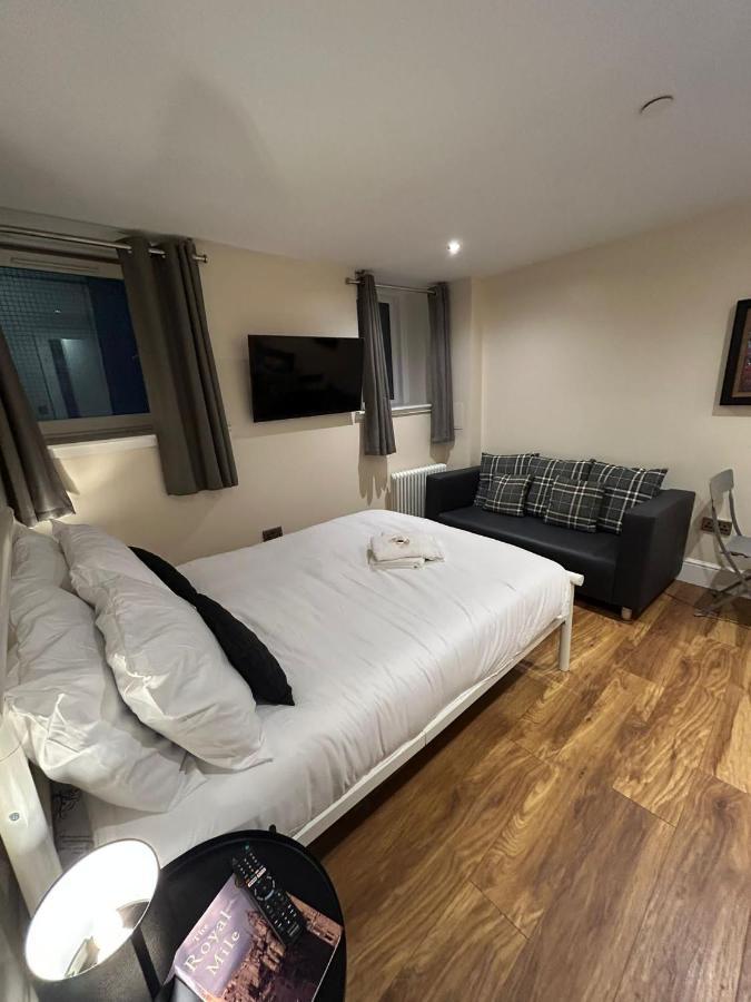Modern Double Room With Sofa Edinburgh Ngoại thất bức ảnh